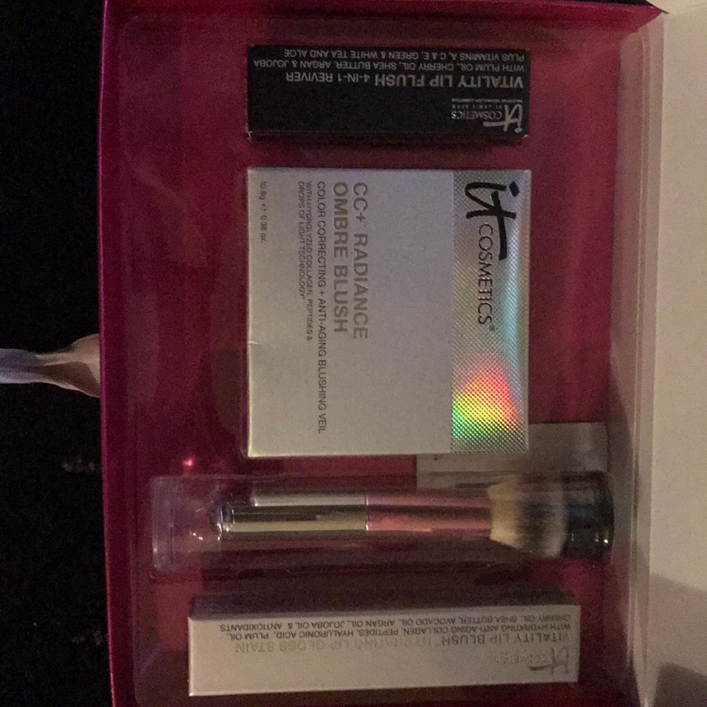 Makeup - Picture 2 of 3